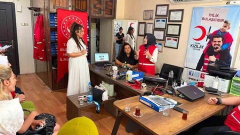 Adana'da Kızılay Eğitim Programı