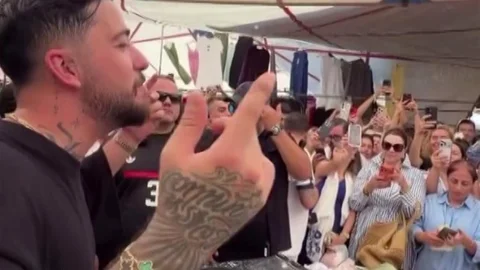 Mahmut Orhan Alaçatı'da Sürpriz Performans Sergiledi
