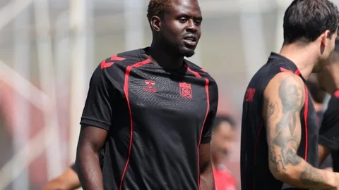 Sivasspor Kimpioka ile Anlaştı