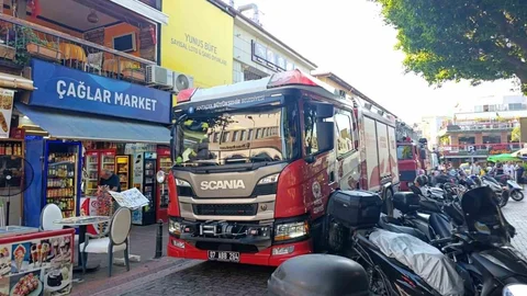 Alanya'da Restoran Bacasında Duman Yükseldi