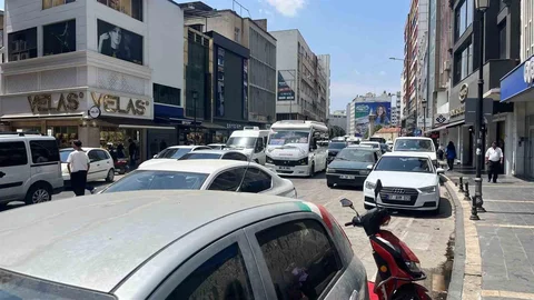 Adana'nın Caddeleri Otopark Oldu