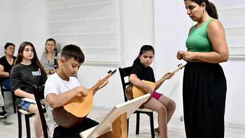 Bağlamanın Sesi Değirmenönü’nde Yankılanıyor