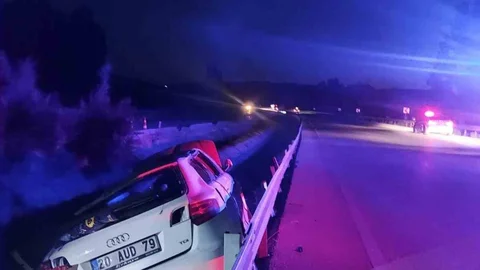 Afyonkarahisar'da Trafik Kazası Oluyor