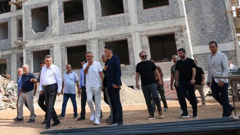 Vali Toros, Akdeniz'de Yapımı Devam 24 Derslikli Lise İnşaatında İncelemede Bulundu
