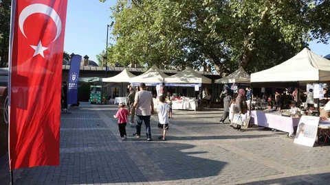 Bursa'da Kadın Girişimcilerin Pazarı Yoğun İlgiyle Karşılandı