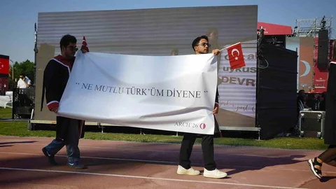 ODTÜ Rektörü'nden Mezuniyet Coşkusu