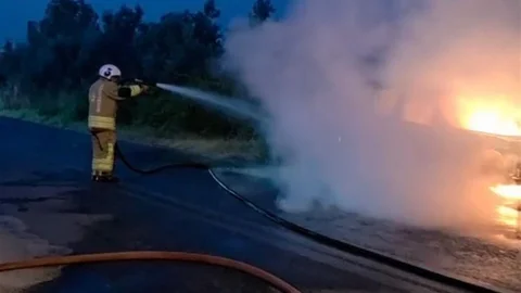 Erzin'de Otomobil Yangını Oluştu