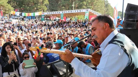 Şenkaya'da Bal Festivali'nde Rekor Katılım