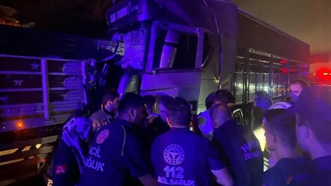 İskenderun'da Tır Çarpışması Kazası