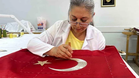 Eskişehir'de Türk Bayrağı İşleniyor
