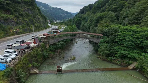 Trabzon'da Kiremitli Köprü Ziyaretçi Akınına Uğradı