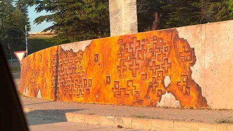 Eskişehir'de Park Duvarlarındaki Haç Figürlerine Tepki