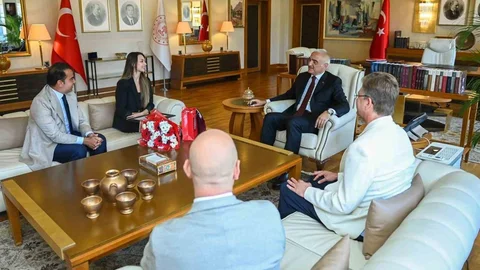 Kültür Bakanı Ersoy, Nilay Tahiroğlu'nu Tebrik Etti