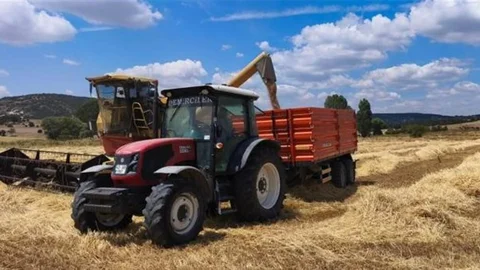 Kütahya'da İlk Arpa Hasadı Yapıldı
