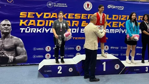 Sivaslı Boksör Ecrin Türkiye İkincisi Oldu