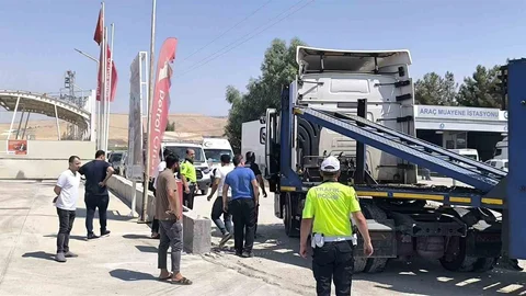Mardin'de İki Tır Çarpıştı