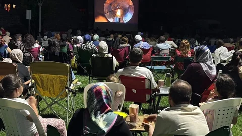 Gölcük'te Açık Hava Sinema Keyfi