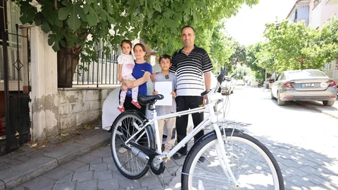 Denizli'de Çocuklara Bisiklet Dağıtımı