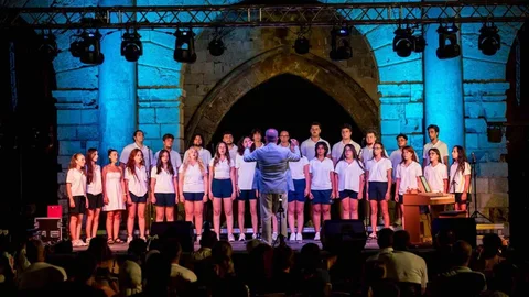 Nilüfer Koroları Kıbrıs'ta Performans Sergiledi