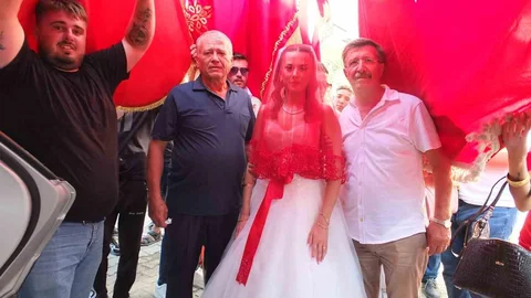 Balıkesir'de Düğün Geleneği Devam Ediyor