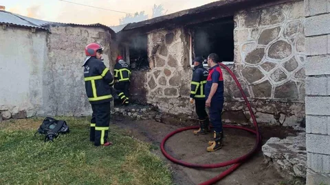 Bitlis'te Yangın: 22 Kişilik Aile Kurtarıldı