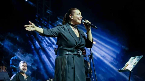 Tuğçe Kandemir Bilecik'te Müthiş Bir Konser Verdi