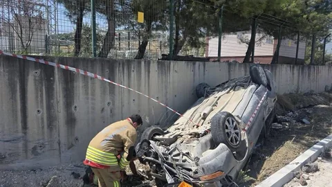 Antakya’da Takla Atan Araçta Sürücü Yaralandı