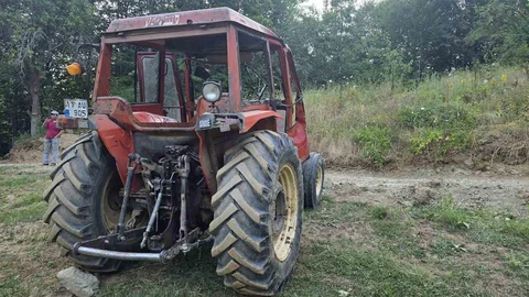 Bilecik'te Kontrolden Çıkan Traktör Devrildi