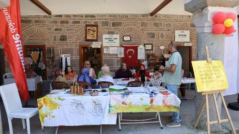 Tarihi Kurşunlu Han'da Kaligrafi Atölyesi