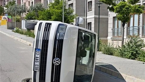 İki Kamyonet Çarpıştı, 6 Yaralı