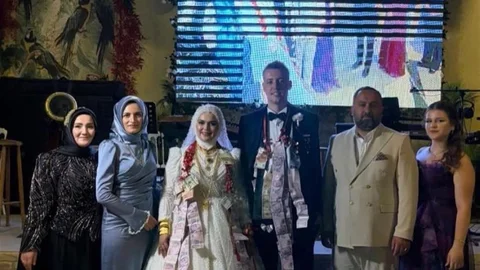 Burhaniye'de Kadın Muhtarın Düğünü
