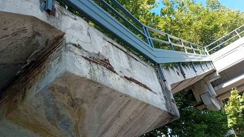 Zonguldak'taki Hasarlı Üst Geçit Tehlike Saçıyor