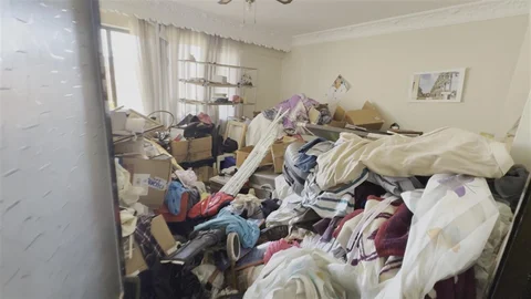 Kuşadası’nda Çöp Ev Temizlendi