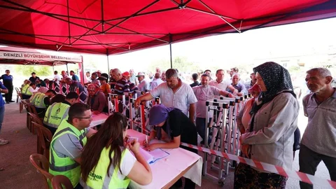 Denizli'de Sera Naylonu Desteği Dağıtıldı
