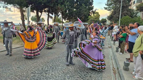 Samsun'da Halk Oyunları Festivali Başladı