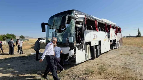 Kütahya'da Yolcu Otobüsü Devrildi