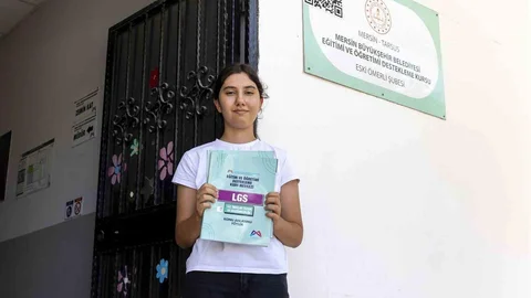 Mersin'de LGS Birincisi Gamze Kuru