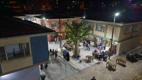 Elazığ'da Seksenler Sokağı'nda Yoğunluk