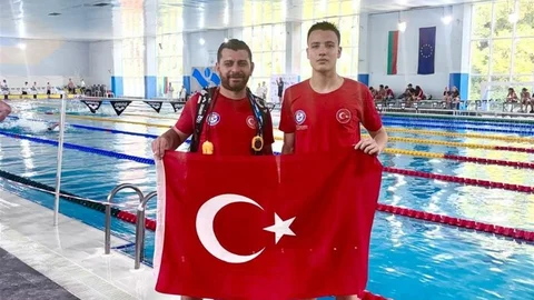 Denizli'de Yüzücüler Altın Madalya Kazandı