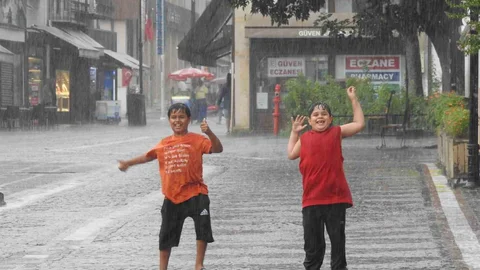 Edirne'de Yağmur Eğlencesi