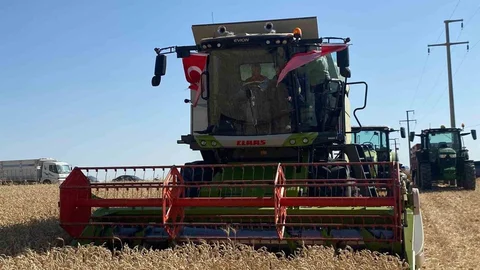 Eskişehir'de Vali Yılmaz Biçerdöver Kullandı