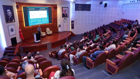 Prof. Kotov Erzurum'da Konferans Verdi