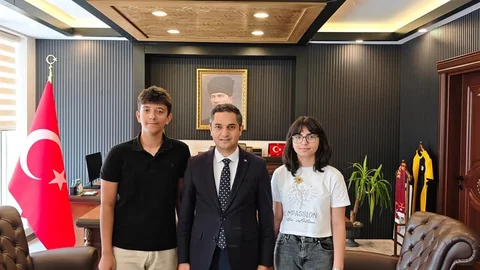 Defne'de LGS'de İki Birinci Sevinci