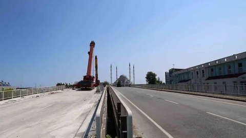 Reşadiye Viyadüğünde Yıkım Çalışmaları Devam Ediyor