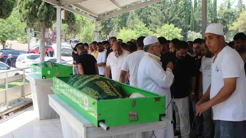 Adana'da Trafik Kazası: Anne ve Oğlu Hayatını Kaybetti