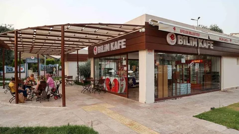 Efeler'de Bilim Kafe Geceleri Açık Kalacak