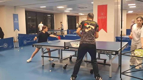 Erzincan'daki Genç Masa Tenisi Sporcuları