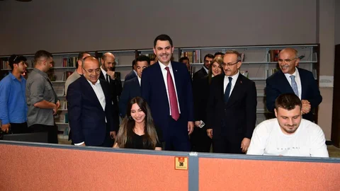 Bakan Murat Kurum Malatya Kütüphanesini Ziyaret Etti