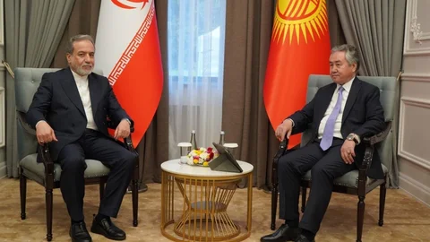 Kırgızistan'da İran Dışişleri Bakanı Görüşmesi