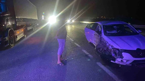 Erzincan'da Tır ile Otomobil Çarpıştı